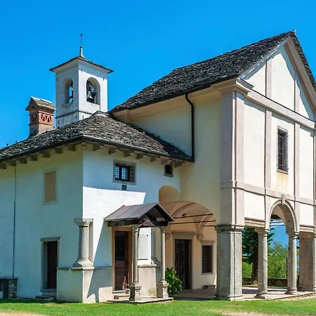 Lago Azzurro Villa: Infinity Lake View - Happy Rentals * Premeno
