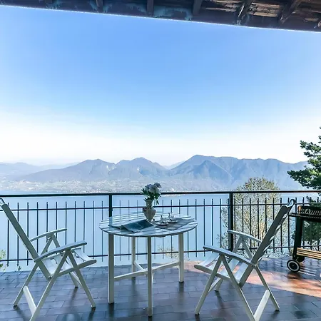 Lago Azzurro Villa: Infinity Lake View - Happy Rentals *